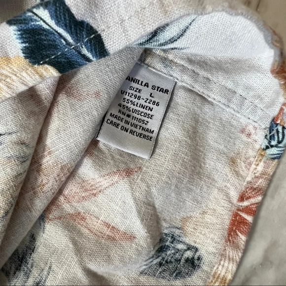 Vanilla Star Grey Tropical Print Button Down Tie Front Sleeveless top, Large - Picture 12 of 12